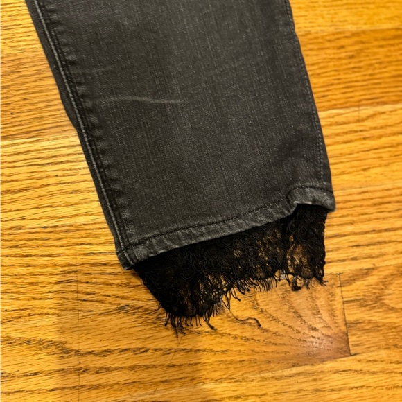 WHBM The Skinny Ankle Lace Hem Black Wash Denim Jeans in Size 12 - Picture 8 of 10